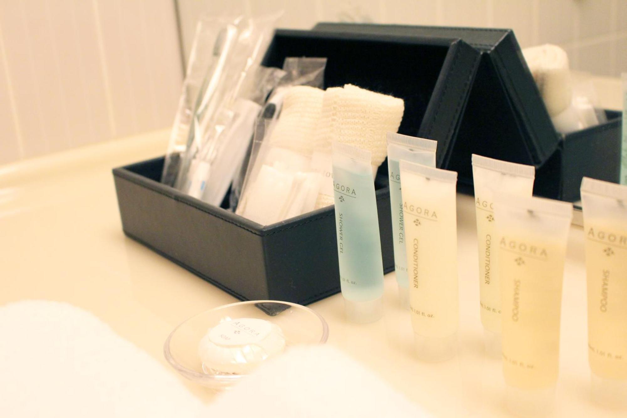 Hotel Agora Regency Osaka Sakai Sakai  Ngoại thất bức ảnh A selection of toiletries