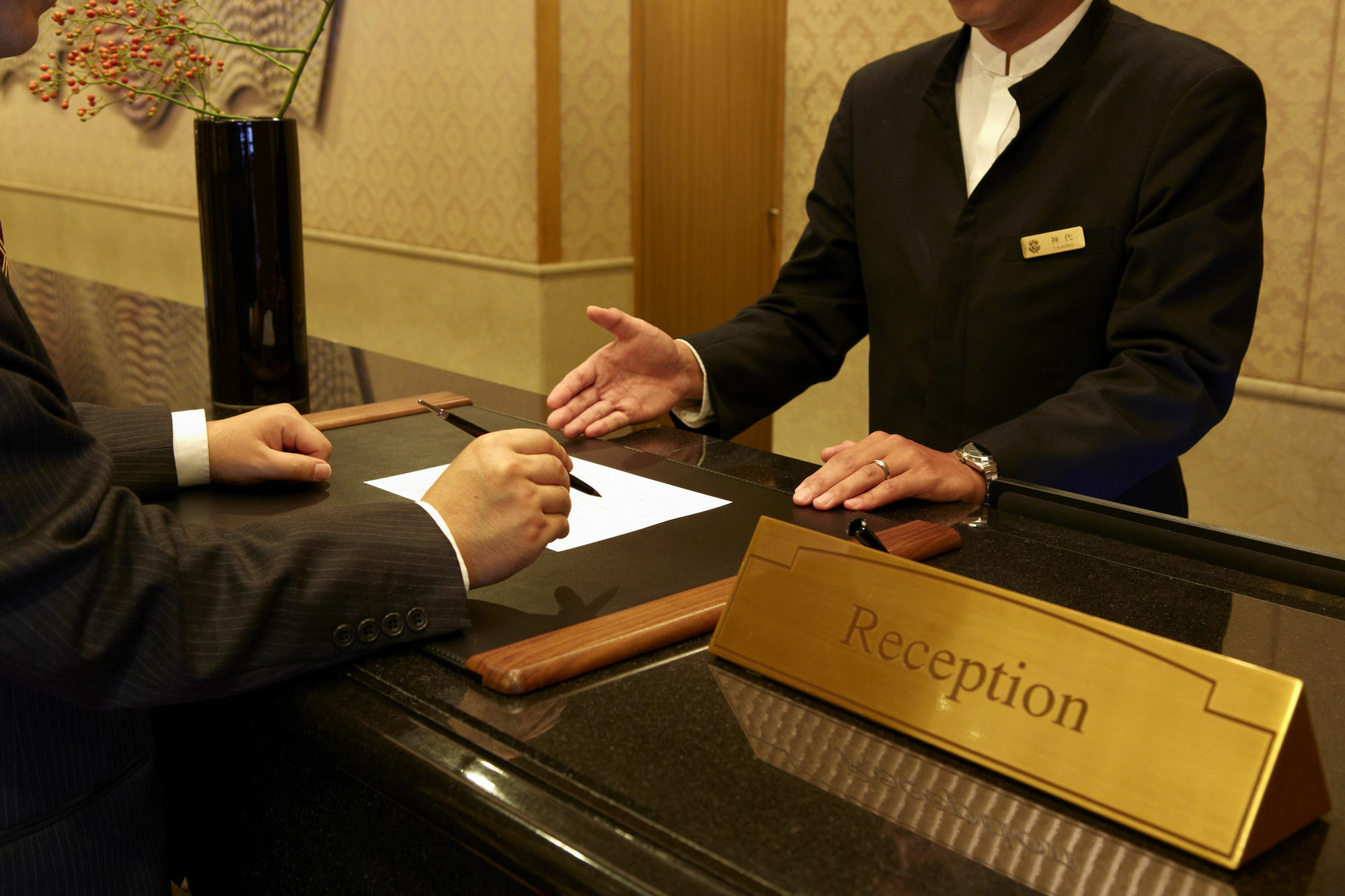 Hotel Agora Regency Osaka Sakai Sakai  Ngoại thất bức ảnh A hotel receptionist