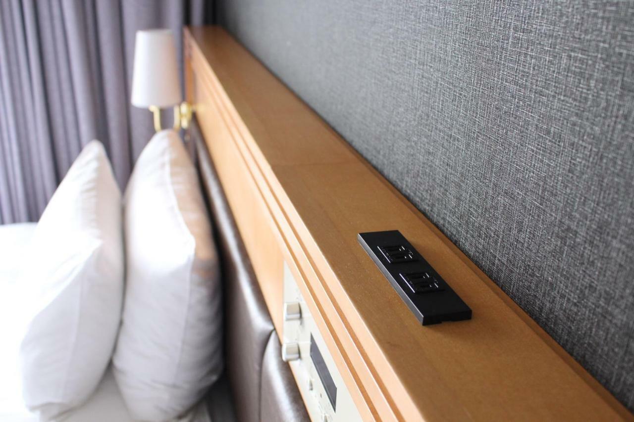 Hotel Agora Regency Osaka Sakai Sakai  Ngoại thất bức ảnh A remote control for a motorized bed